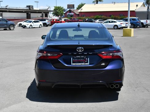 Used 2022 Toyota Camry SE FWD image 7