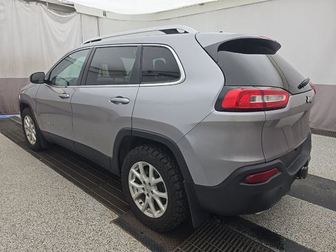 Used 2017 Jeep Cherokee Latitude w/ Cold Weather Group AWD/4WD image 4
