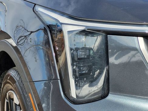 Used 2024 Kia Sorento S image 27