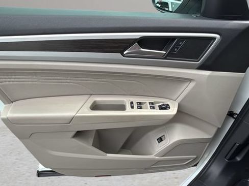 Used 2023 Volkswagen Atlas SE AWD/4WD image 17