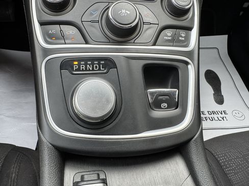 Used 2015 Chrysler 200 Limited image 17