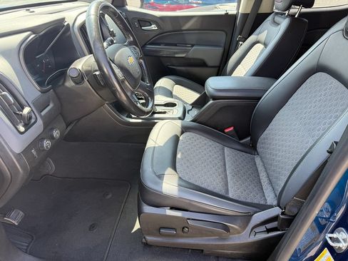 Used 2019 Chevrolet Colorado Z71 AWD/4WD image 3