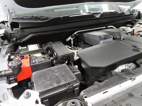 Used 2025 GMC Canyon AT4 w/ Technology Plus Package image 28