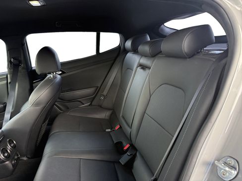 Used 2022 Kia Stinger GT-Line RWD image 11