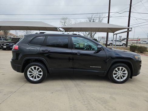 Used 2021 Jeep Cherokee Latitude w/ Mopar Interior Package image 2