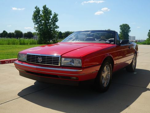 Used 1991 Cadillac Allante image 3