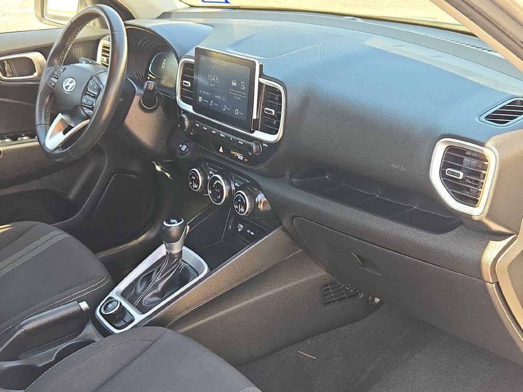 Used 2025 Hyundai Venue SEL FWD image 33