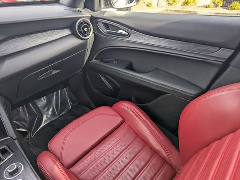 Used 2023 Alfa Romeo Stelvio Sprint image 17