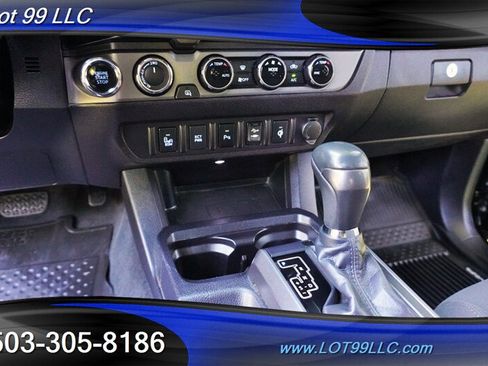Used 2017 Toyota Tacoma TRD Off-Road w/ Premium & Technology Package AWD/4WD image 22