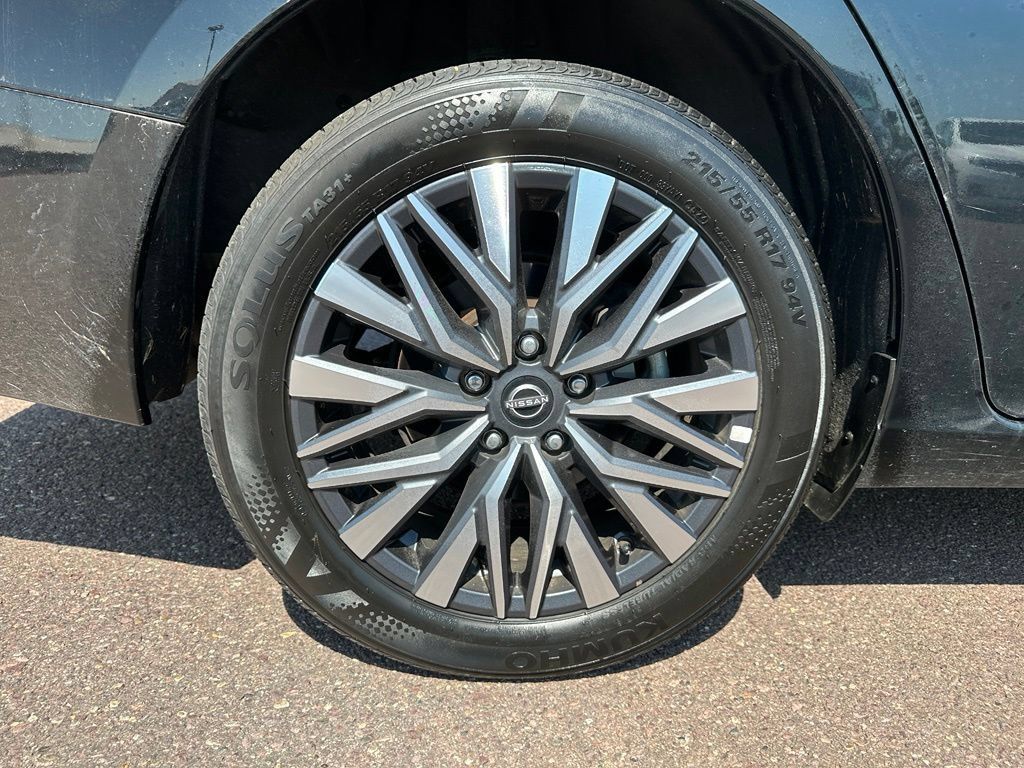 Used 2025 Nissan Altima 2.5 SV AWD/4WD image 38