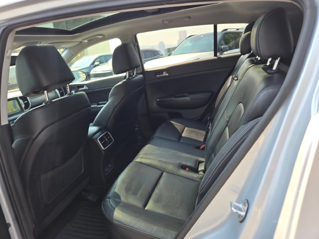 Used 2017 Kia Sportage EX w/ EX Technology Package FWD image 17