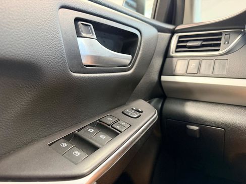 Used 2015 Toyota Camry SE FWD image 28