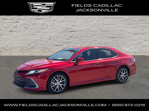 Used 2023 Toyota Camry XLE w/ Navigation Package FWD image 1
