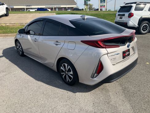 Used 2019 Toyota Prius Prime Advanced image 5
