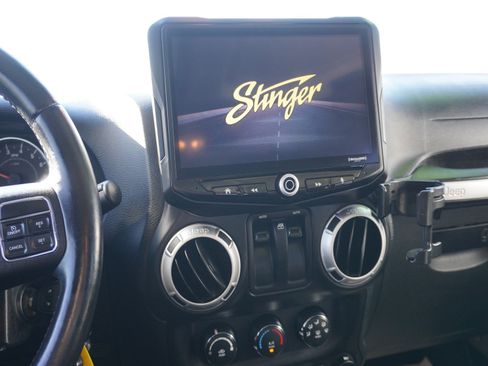 Used 2015 Jeep Wrangler Sahara image 20