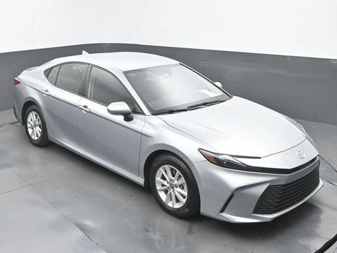 Used 2025 Toyota Camry LE w/ Convenience Package FWD image 29
