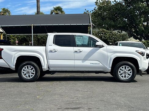 Certified 2025 Toyota Tacoma SR5 image 3