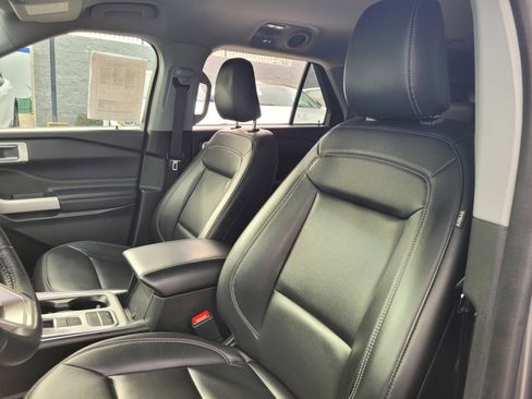 Used 2022 Ford Explorer XLT w/ Equipment Group 202A image 22