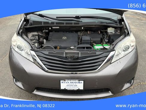 Used 2012 Toyota Sienna LE image 24