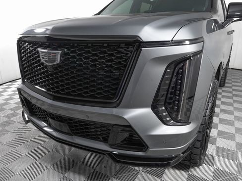 Used 2026 Cadillac Escalade V w/ LPO, ONYX Package image 36