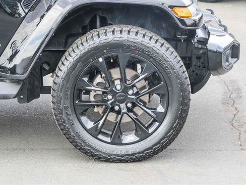 Used 2023 Jeep Gladiator Overland image 8