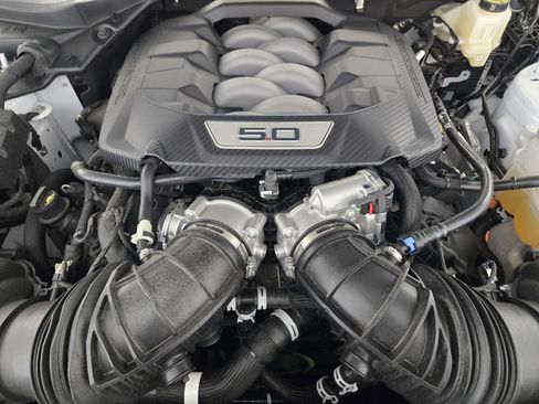Used 2025 Ford Mustang GT Premium RWD image 29
