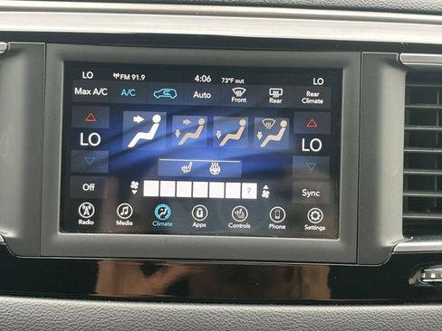 Used 2020 Chrysler Pacifica Touring-L FWD image 19
