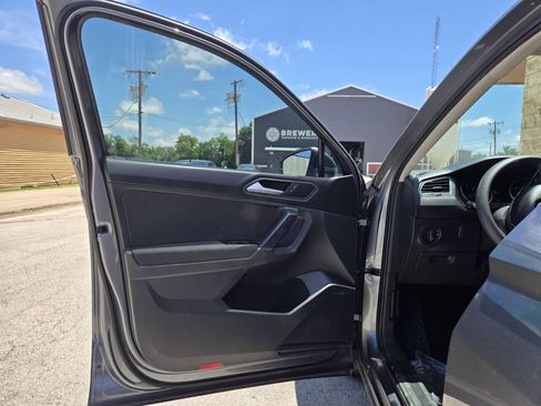 Used 2020 Volkswagen Tiguan S FWD image 4