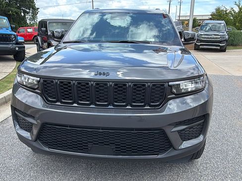 Used 2025 Jeep Grand Cherokee L Laredo AWD/4WD image 3