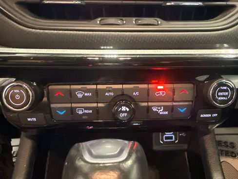 Used 2023 Jeep Compass Trailhawk AWD/4WD image 18