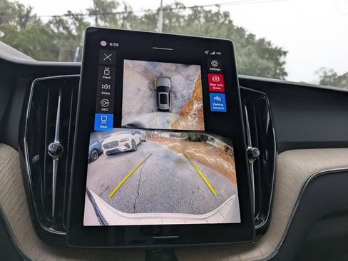 New 2026 Volvo XC60 B5 Plus w/ Protection Package Premier image 28