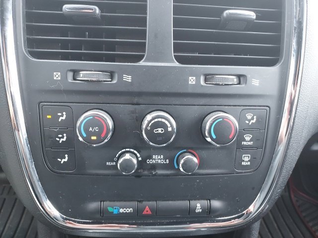 Used 2015 Dodge Grand Caravan SXT FWD image 13