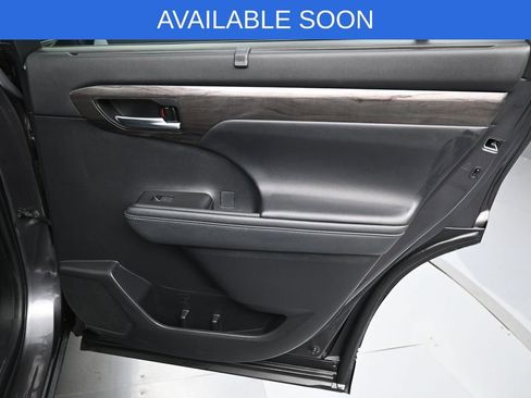 Used 2021 Toyota Highlander Platinum AWD/4WD image 37