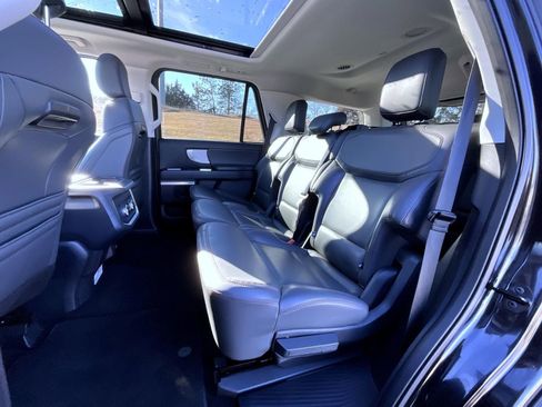 Used 2025 Ford Expedition Active image 22