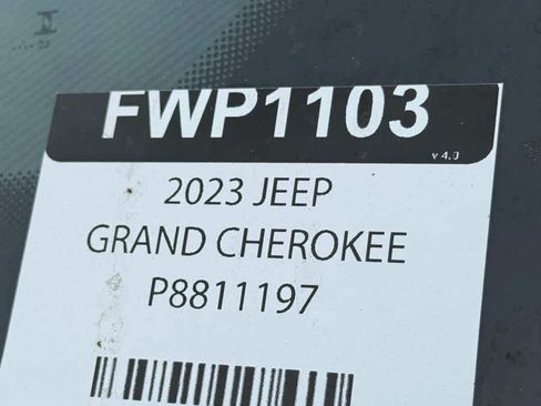 Used 2023 Jeep Grand Cherokee L Limited AWD/4WD image 32