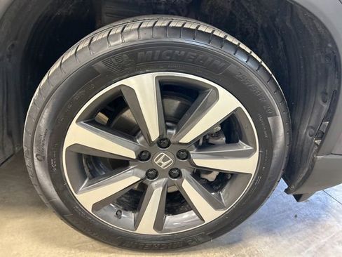 Certified 2023 Honda Pilot Touring image 6