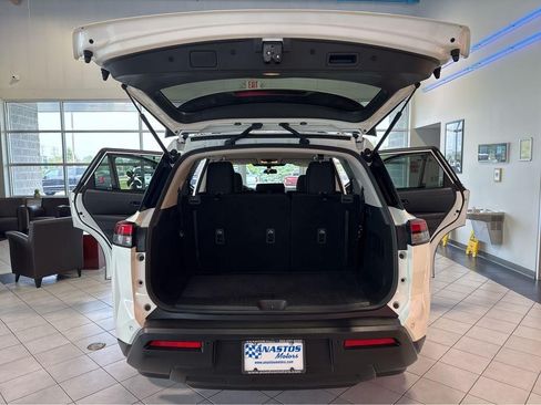 Used 2024 Nissan Pathfinder SV AWD/4WD image 12