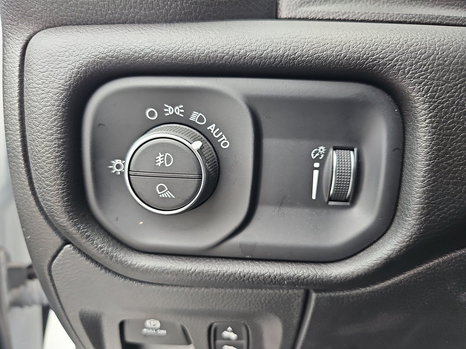 Used 2023 RAM 1500 Big Horn AWD/4WD image 33