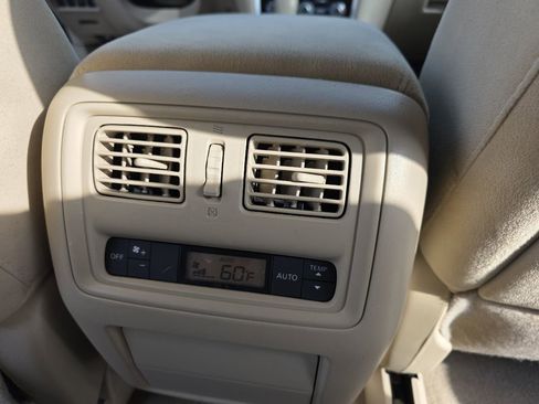 Used 2014 Nissan Pathfinder SV image 19