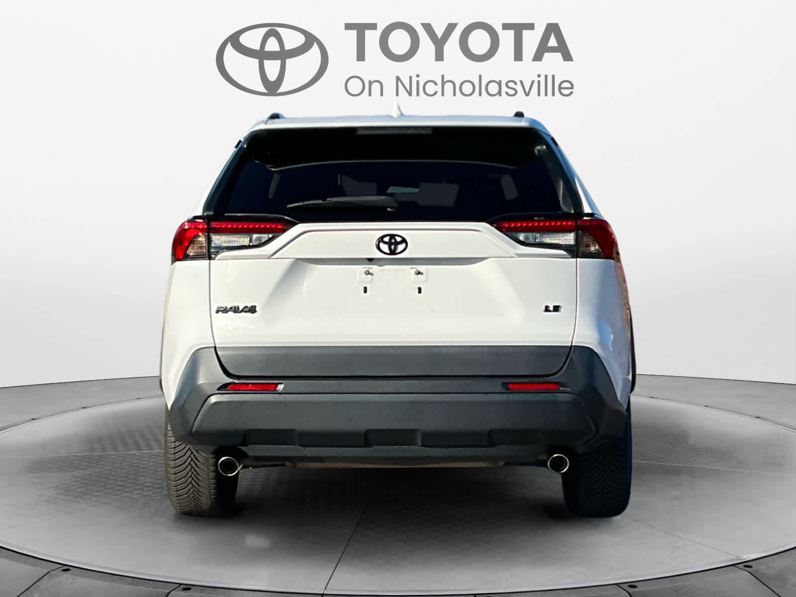 Used 2021 Toyota RAV4 LE FWD image 4