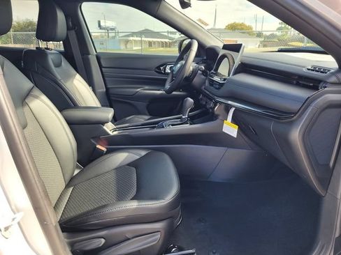 Used 2026 Jeep Compass Latitude AWD/4WD image 16