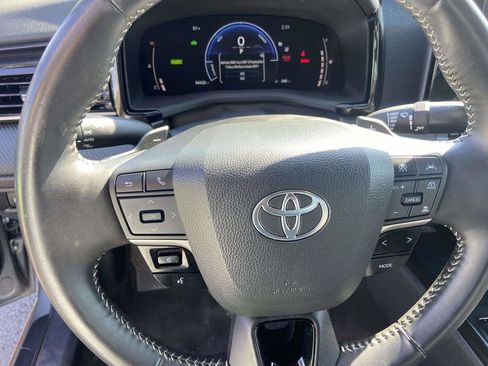 Used 2025 Toyota Camry SE FWD image 19