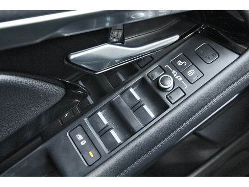 Used 2020 Land Rover Range Rover Evoque SE AWD/4WD image 22