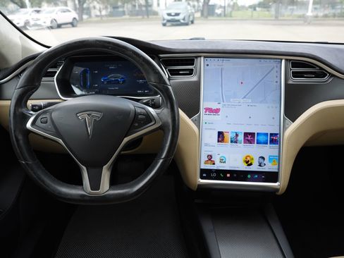 Used 2017 Tesla Model S 60D image 9