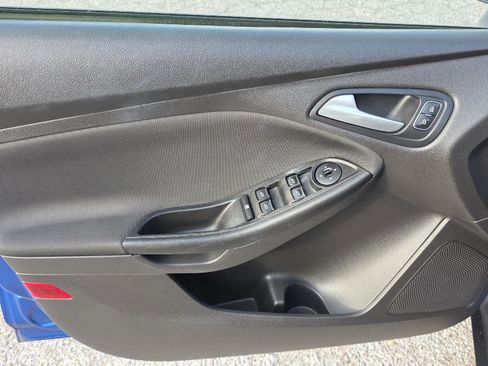 Used 2018 Ford Focus SE w/ Cold Weather Package FWD image 30