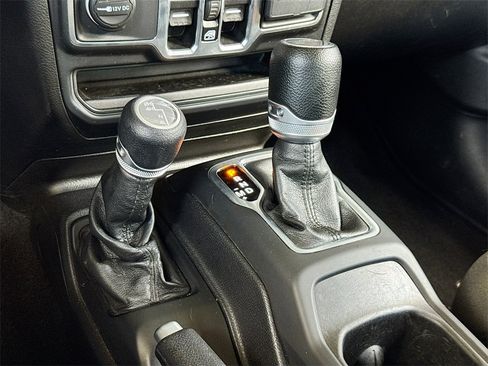 Used 2021 Jeep Gladiator Willys image 27