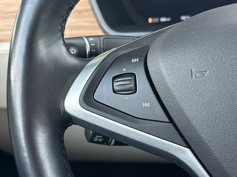 Used 2019 Tesla Model X Standard Range image 28