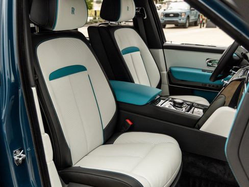 New 2026 Rolls-Royce Cullinan Black Badge image 45