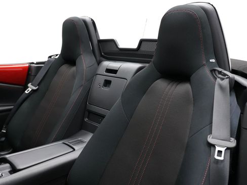 Used 2016 MAZDA MX-5 Miata Club image 3