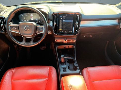 Used 2019 Volvo XC40 T5 Momentum image 25